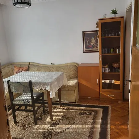 стоянови 아파트 프리모르스코